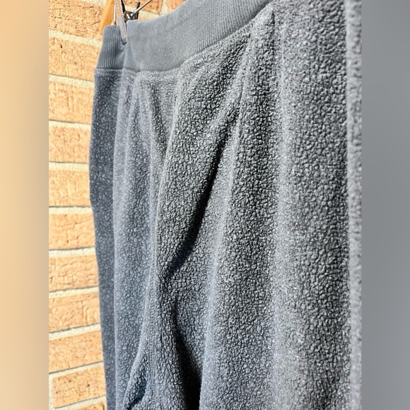 Aerie grey teddybear zip front joggers with pockets - large - Picture 5 of 6